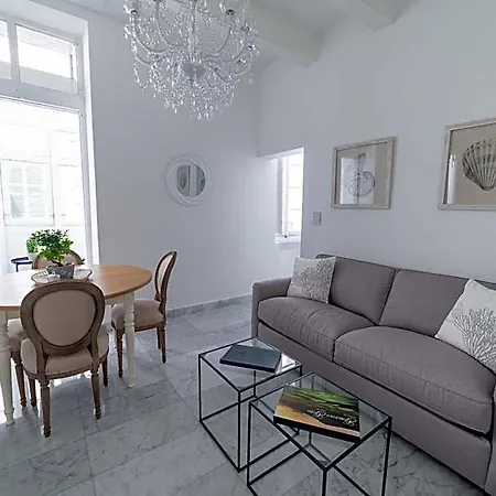 Carmelita Apartment *